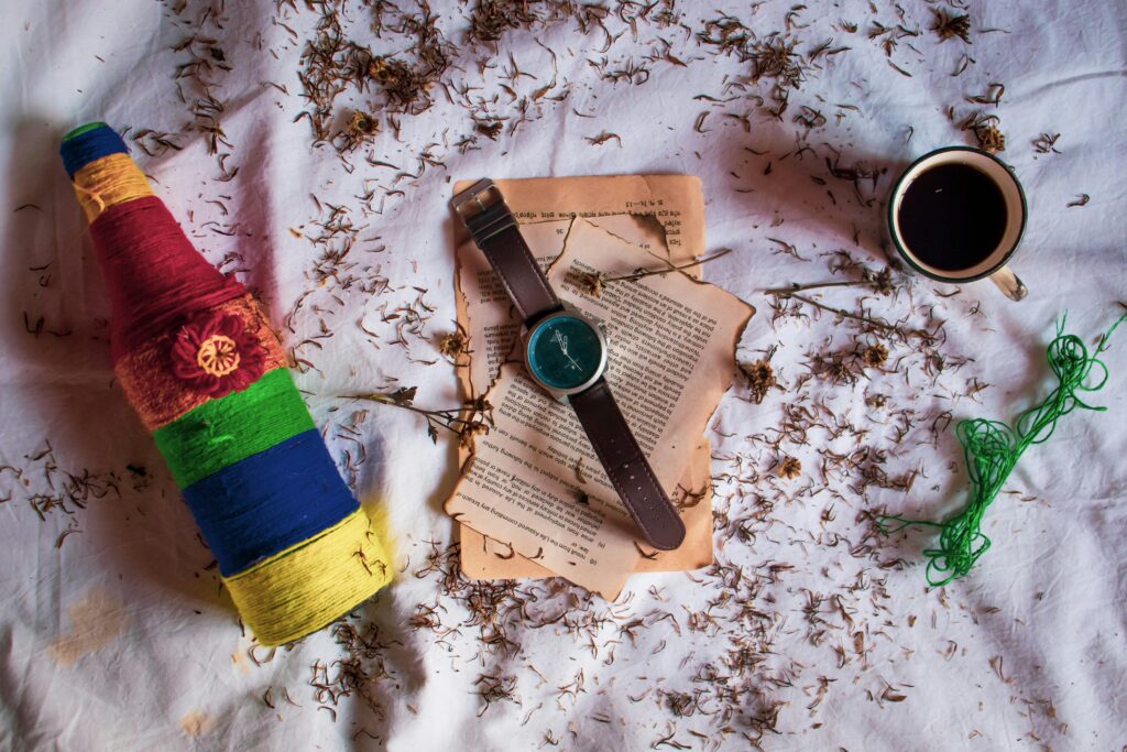 Art du fil avec des bobines de laine colorées