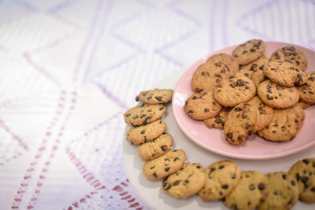 Assiette de cookies sur un table