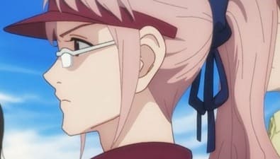 Sfida Bonaire golfeuse rising impact avec ses lunettes et ses cheveux rose